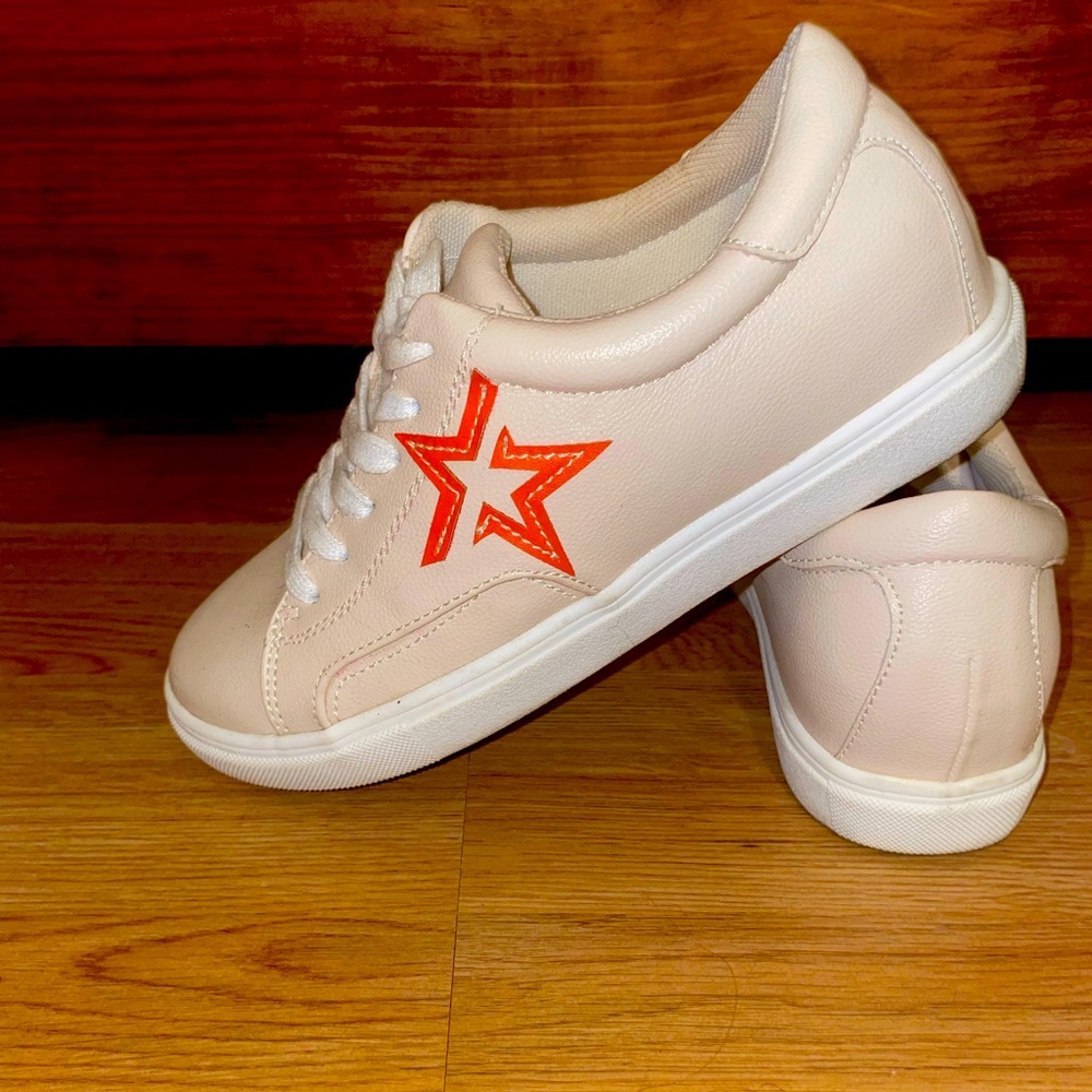 Casual shoes with star detail